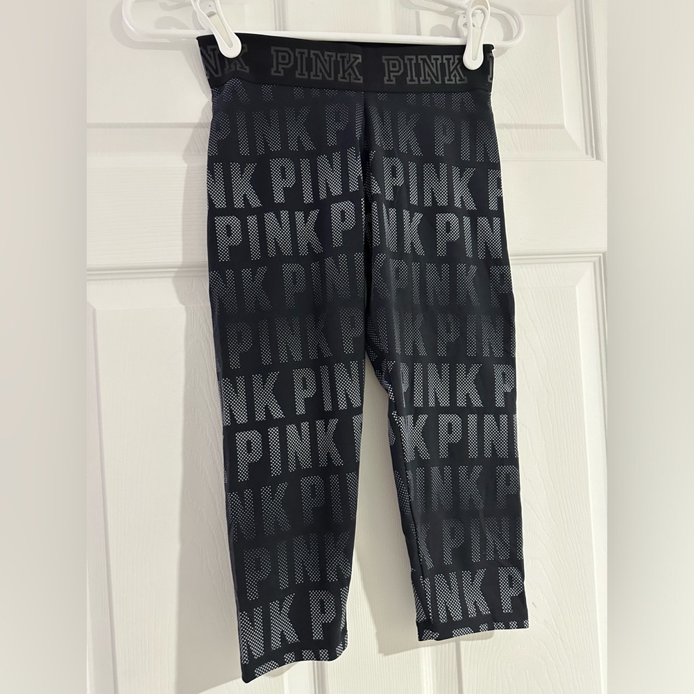 Victoria’s Secret Pink Ultimate crop leggings